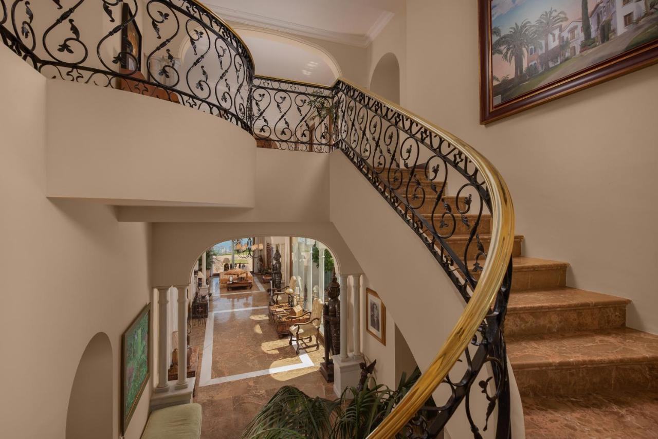 Cubo's Mountain Bayview Luxury Villa Malaga