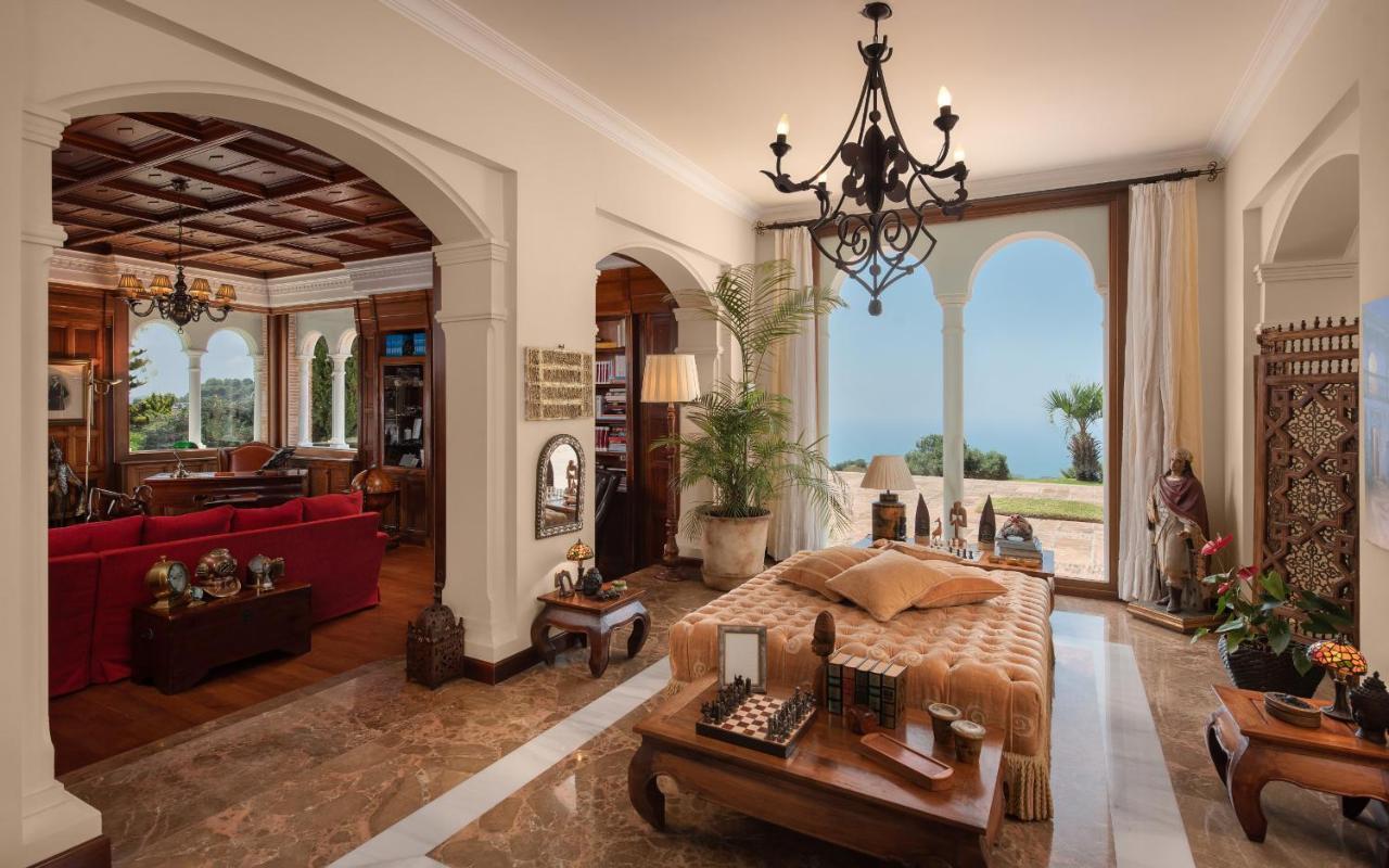 Villa Cubo's Mountain Bayview Luxury *