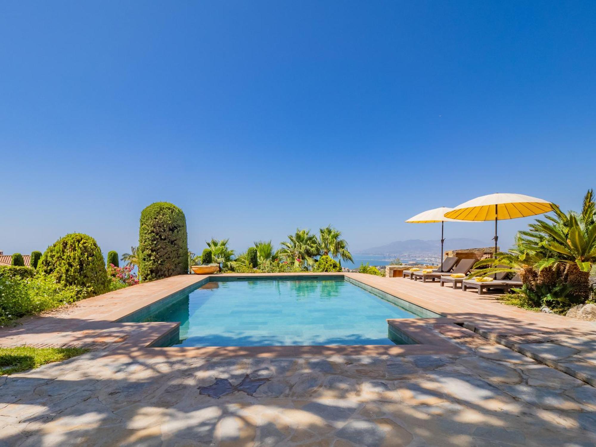 Cubo's Mountain Bayview Luxury Villa Malaga