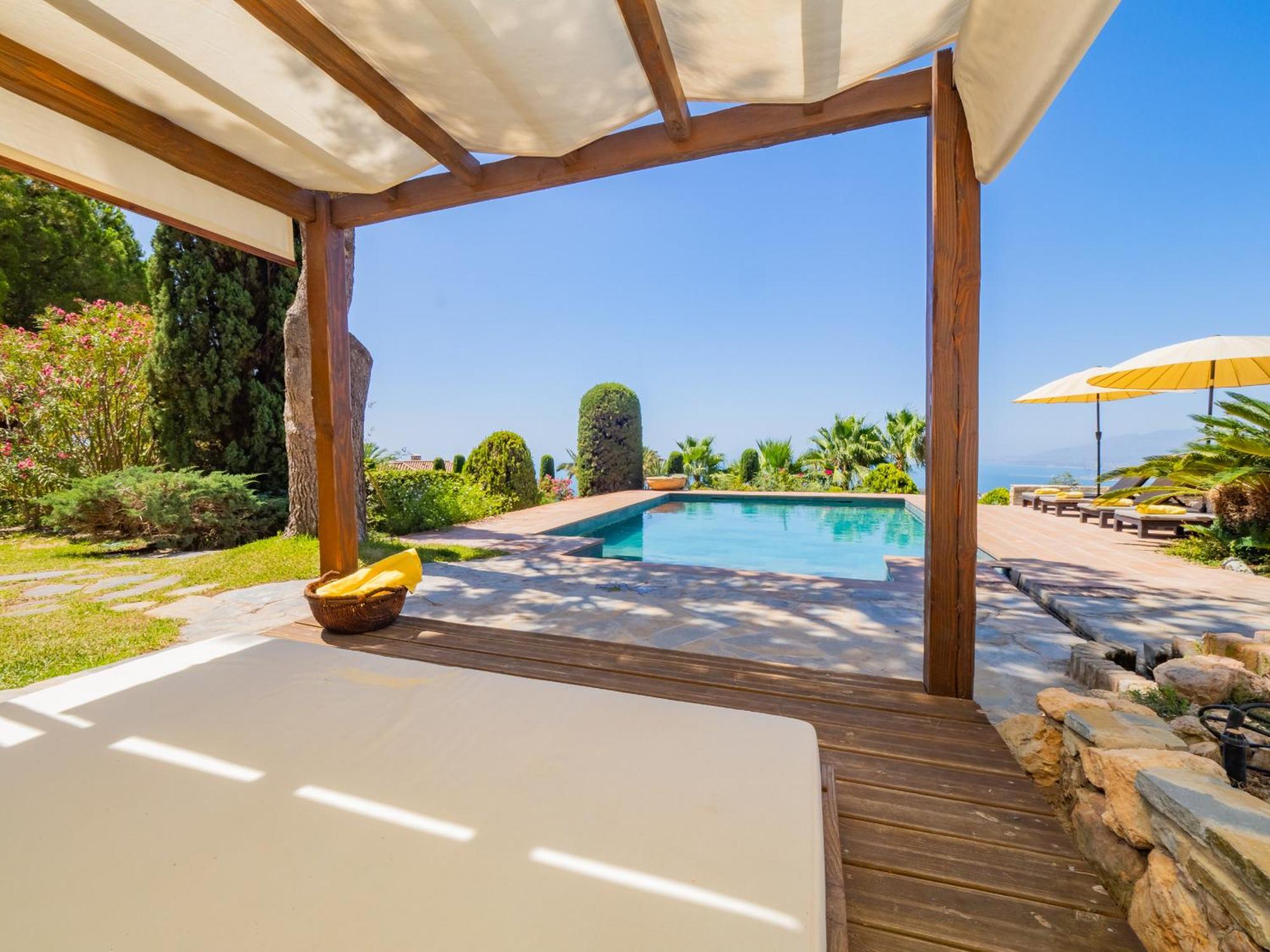 Villa Cubo's Mountain Bayview Luxury *