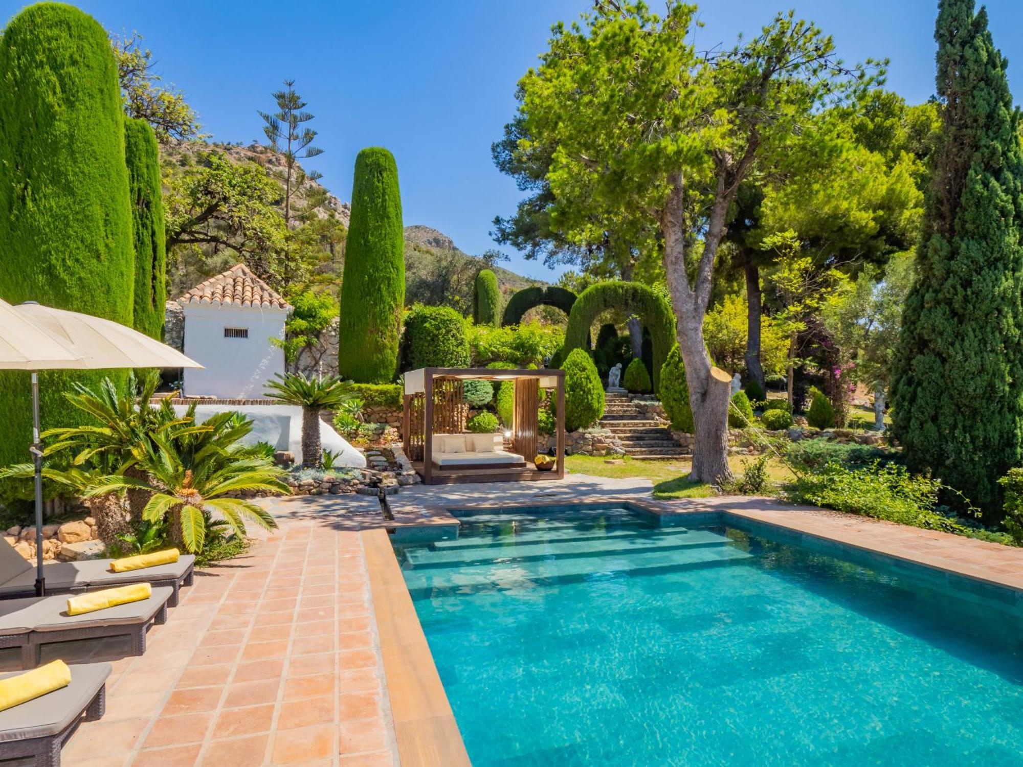 Villa Cubo's Mountain Bayview Luxury