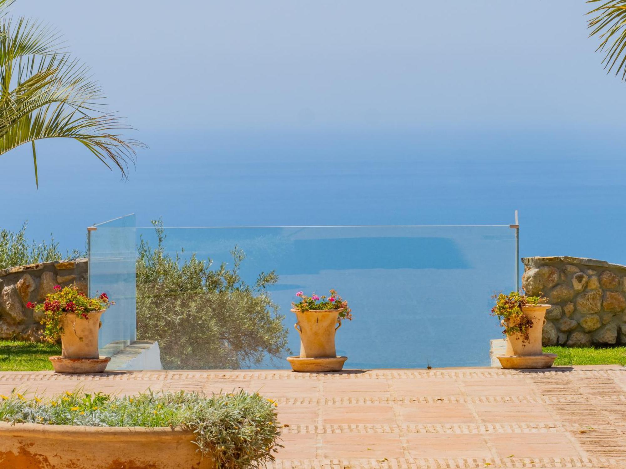 Cubo's Mountain Bayview Luxury